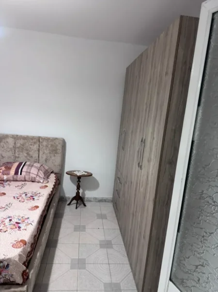 Tirane, jepet me qera apartament 1+1+Ballkon Kati 1, 65 m² 350 € 
