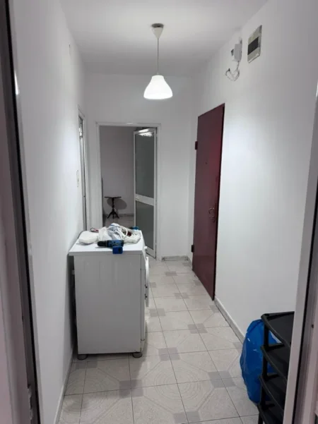 Tirane, jepet me qera apartament 1+1+Ballkon Kati 1, 65 m² 350 € 