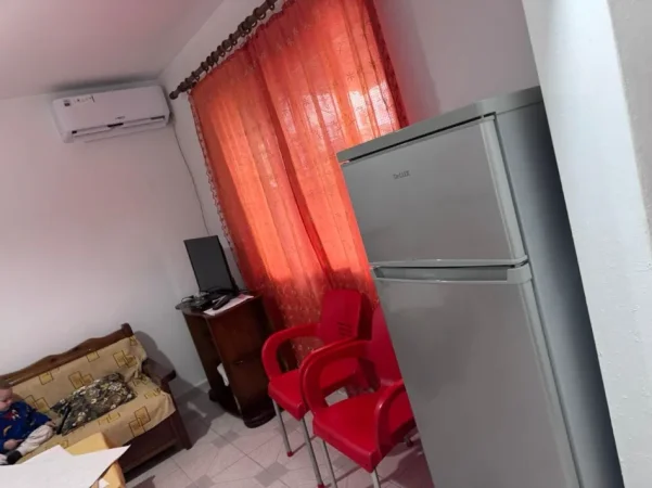 Tirane, jepet me qera apartament 1+1+Ballkon Kati 1, 65 m² 350 € 