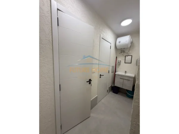 Tirane, jepet me qera zyre Kati 1, 35 m² 420 € (Rruga "Muhamet Gjollesha" pranë Mozaikut të Tiranës)