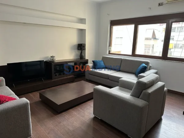 Tirane, jepet me qera apartament 2+1+Aneks+Ballkon Kati 7, 110 m² 850 € (liqeni artificial)