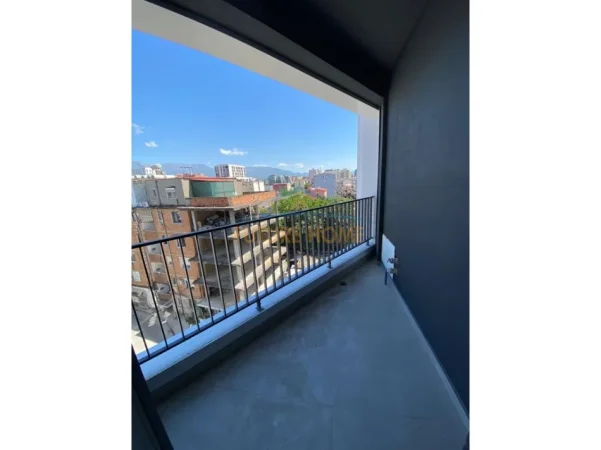 Tirane, shitet apartament 3+1 Kati 4, 136 m² 418.000 € (Komuna e Parisit)