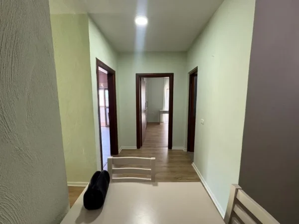 Tirane, jepet me qera apartament 2+1 Kati 5, 94 m² 600 € (Rruga e Kavajes)