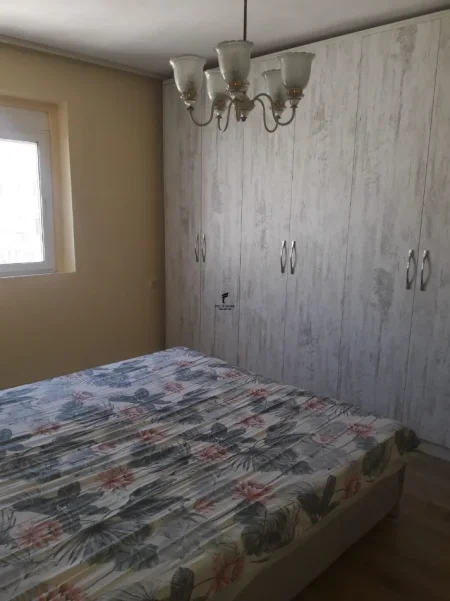 Tirane, jepet me qera apartament 2+1 Kati 4, 80 m² 470 € (JORDAN MISJA)