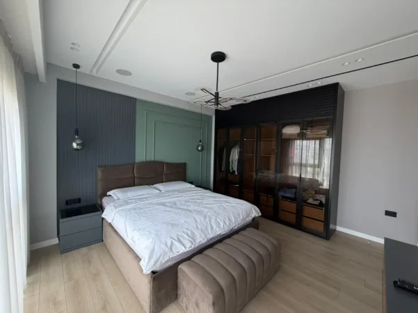 Tirane, jepet me qera apartament 4+1+Ballkon Kati 10, 300 m² 3.500 € (Kompleksi Square21)