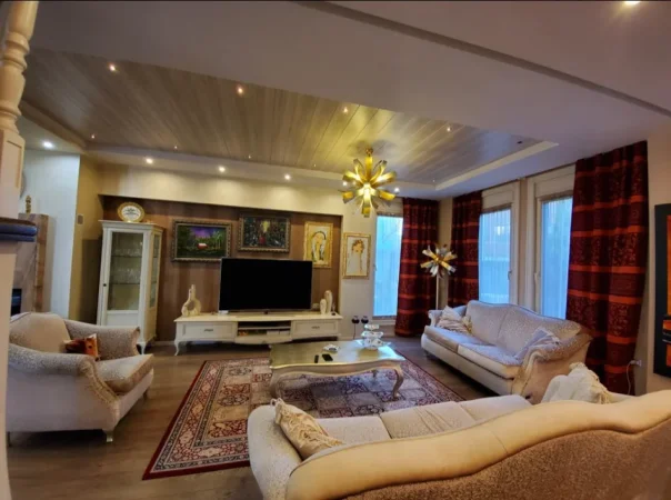 Tirane, shitet Vile Kati 4, 1.200 m² 950.000 € (Akacia Hills)