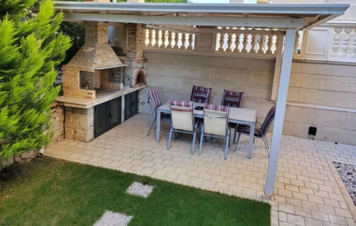 Tirane, shitet Vile Kati 4, 1.200 m² 950.000 € (Akacia Hills)