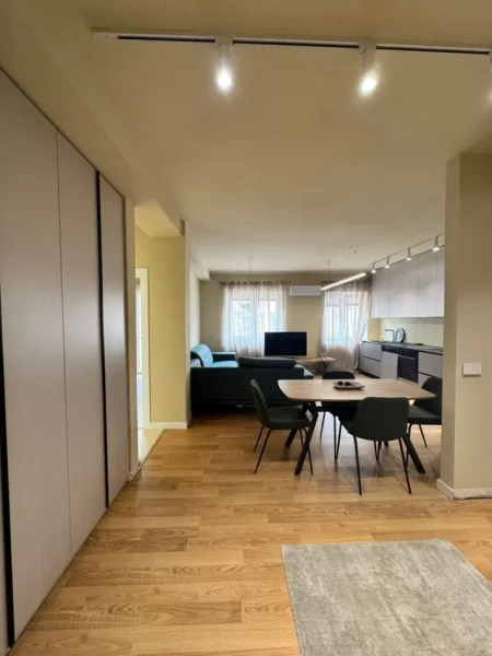 Durres, jepet me qera apartament 2+1 Kati 2, 100 m² 1000 € (Apartament 2 12post Parkimi Rruga E Durresit)