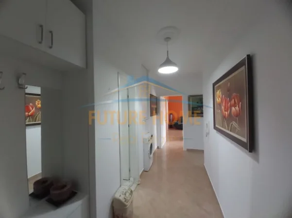 Tirane, jap me qera apartament 2+1+Aneks Kati 6, 100 m² 600 € (kompleksi grand)