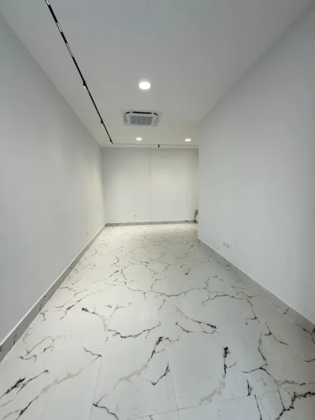 Tirane, jepet me qera dyqan Kati 0, 38 m² 900 € (Mine Peza( Qender))