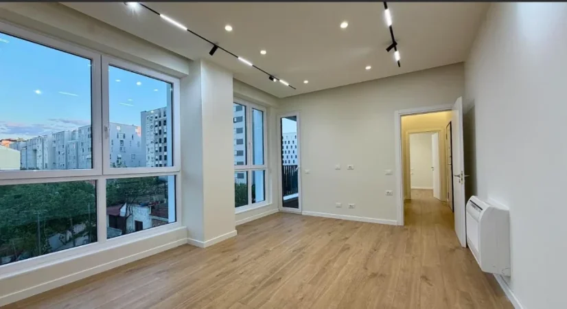 Tirane, jepet me qera zyre Kati 3, 58 m² 1.000 € (KOMUNA E PARISIT)