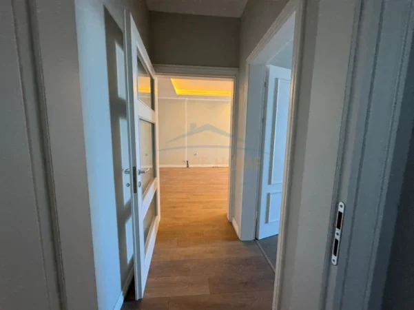 Elbasan, shitet apartament 2+1+2, Kati 7, 102 m² 145.000 € (Pallati Sportit)