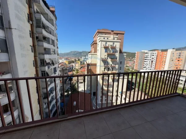 Elbasan, shitet apartament 2+1+2, Kati 7, 102 m² 145.000 € (Pallati Sportit)