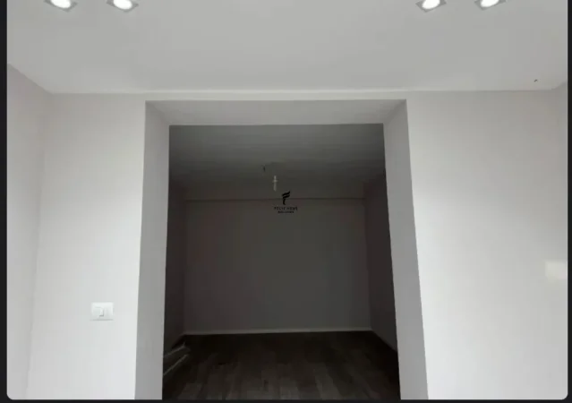 Tirane, jepet me qera dyqan Kati 0, 73 m² 1.500 € (RRUGA E ELBASANIT)