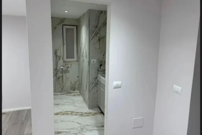 Tirane, jepet me qera dyqan Kati 0, 73 m² 1.500 € (RRUGA E ELBASANIT)