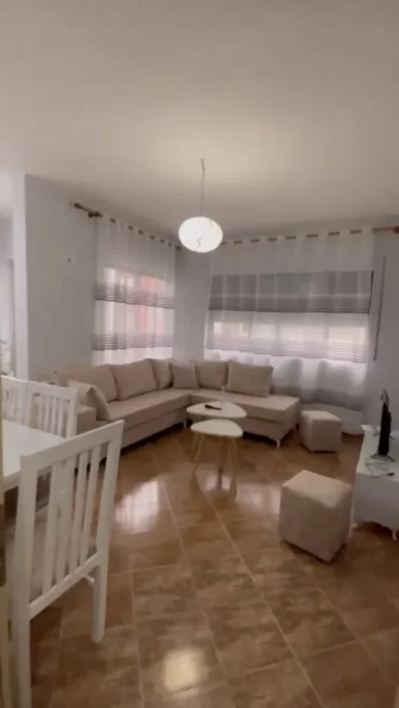 Tirane, jepet me qera apartament 1+1 Kati 3, 60 m² 350 € (Fresku)