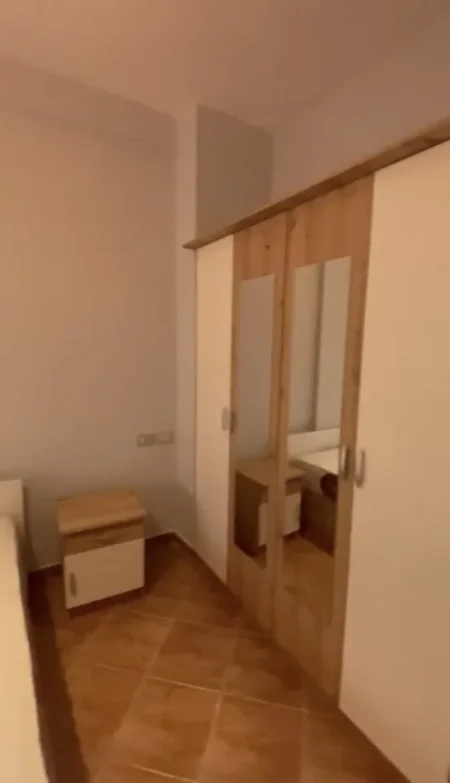 Tirane, jepet me qera apartament 1+1 Kati 3, 60 m² 350 € (Fresku)