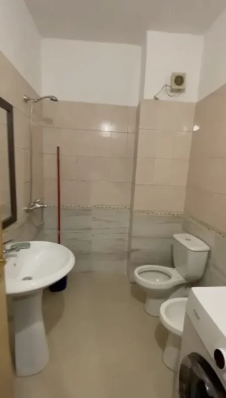 Tirane, jepet me qera apartament 1+1 Kati 3, 60 m² 350 € (Fresku)