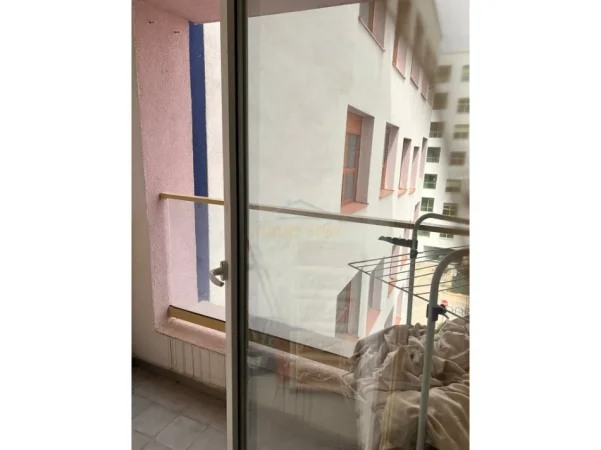 Tirane, jepet me qera apartament 1+1 Kati 4, 76 m² 467 € (Kompleksi Mangalem,Alidem)