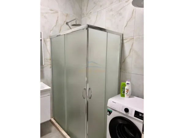 Tirane, jepet me qera apartament 1+1 Kati 4, 76 m² 467 € (Kompleksi Mangalem,Alidem)
