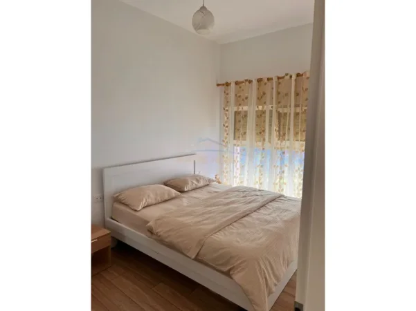 Tirane, jepet me qera apartament 1+1 Kati 4, 76 m² 467 € (Kompleksi Mangalem,Alidem)