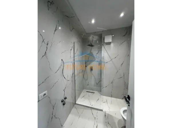Tirane, jepet me qera apartament 1+1 Kati 4, 76 m² 467 € (Kompleksi Mangalem,Alidem)