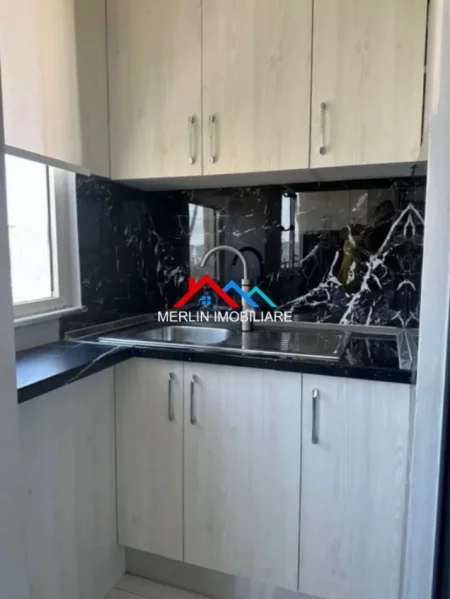 Tirane, jepet me qera apartament 2+1+Ballkon Kati 8, 80 m² 600 € (BALEVARDI ZHAN DARK)