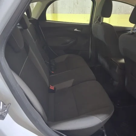 Tirane, shitet makine Nafte, e bardhë manuale 226.000 km 4.000 €