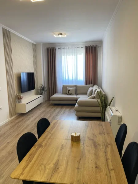 Tirane, jepet me qera apartament 1+1 Kati 3, 78 m² 650 € (LAPRAKE)