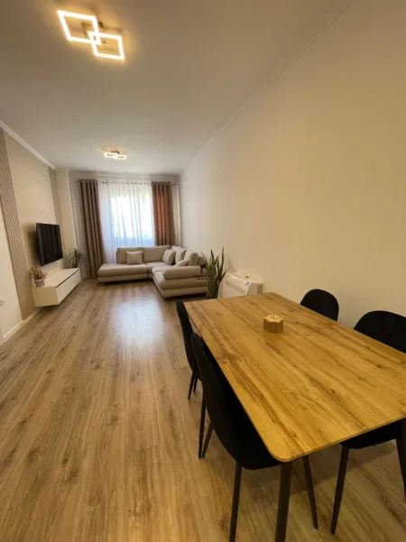 Tirane, jepet me qera apartament 1+1 Kati 3, 78 m² 650 € (LAPRAKE)