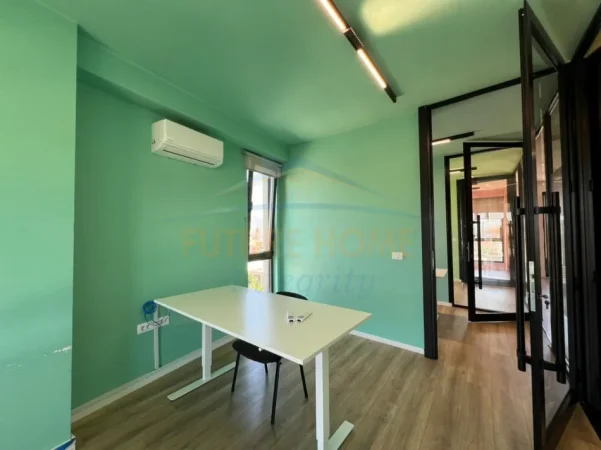 Tirane, jepet me qera ambjent biznesi Kati 4, 260 m² 1.780 € (Bulevardi i Ri)