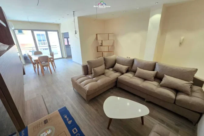 Tirane, jepet me qera apartament 3+1+Ballkon Kati 6, 120 m² 1.200 € (Bulevardi Zhan Dark)
