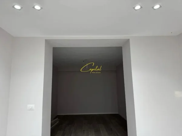 Tirane, jepet me qera ambjent biznesi Kati 0, 73 m² 1.500 € (QENDER)