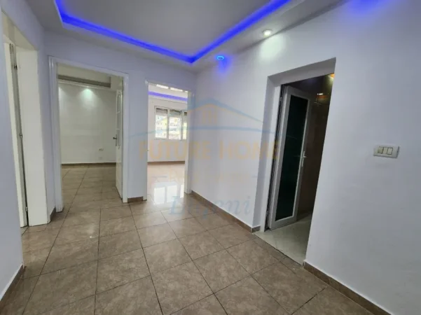 Tirane, shitet apartament 2+1 Kati 5, 76 m² 163.000 € (rruga e kavajes)