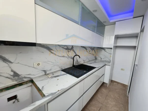 Tirane, shitet apartament 2+1 Kati 5, 76 m² 163.000 € (rruga e kavajes)
