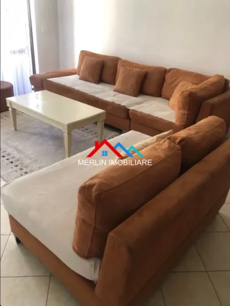 Tirane, jepet me qera apartament 3+1+Ballkon Kati 5, 120 m² 785 € (RRUGA PANORAMA)