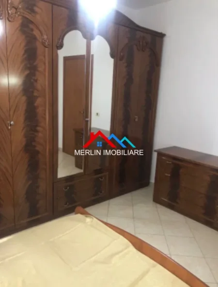 Tirane, jepet me qera apartament 3+1+Ballkon Kati 5, 120 m² 785 € (RRUGA PANORAMA)