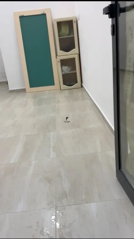 Tirane, jepet me qera dyqan Kati 0, 20 m² 350 € (KOMUNA E PARISIT)
