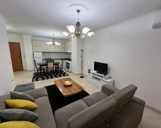 Tirane, jepet me qera apartament 2+1+Aneks+Ballkon Kati 4, 68 m² 650 € (komuna e parisit)
