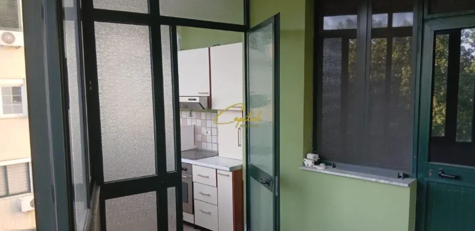 Tirane, jepet me qera zyre Kati 3, 150 m² 1.200 € (ISH EKSPOZITA)