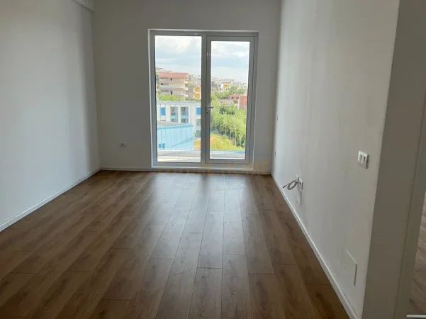 Tirane, jepet me qera apartament 1+1 Kati 3, 53 m² 320 € (rezidencen Oxa)