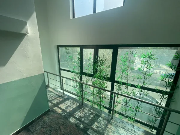 Tirane, jepet me qera ambjent biznesi , 850 m² 10.000 € (PERBALLE DELIJORGJIT)