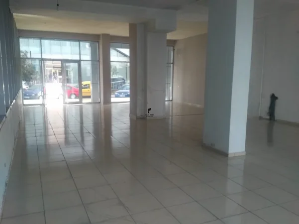 Tirane, shitet dyqan Kati 0, 194 m² 650.000 € (CASA ITALIA)