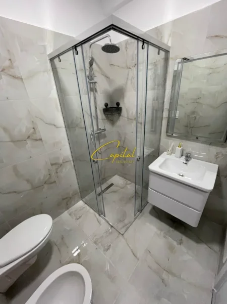Tirane, jepet me qera apartament 1+1 Kati 3, 78 m² 650 € (LAPRAKE)