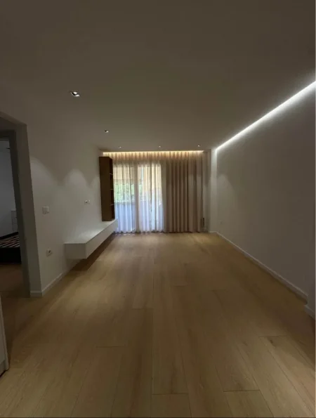 Tirane, shitet apartament 1+1+Ballkon Kati 2, 55 m² 145.000 € (Brryli)