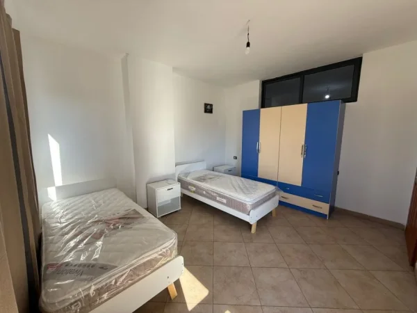 Tirane, jepet me qera apartament 2+1 Kati 1, 85 m² 500 € (Bulevardi Migjeni)