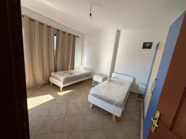 Tirane, jepet me qera apartament 2+1 Kati 1, 85 m² 500 € (Bulevardi Migjeni)