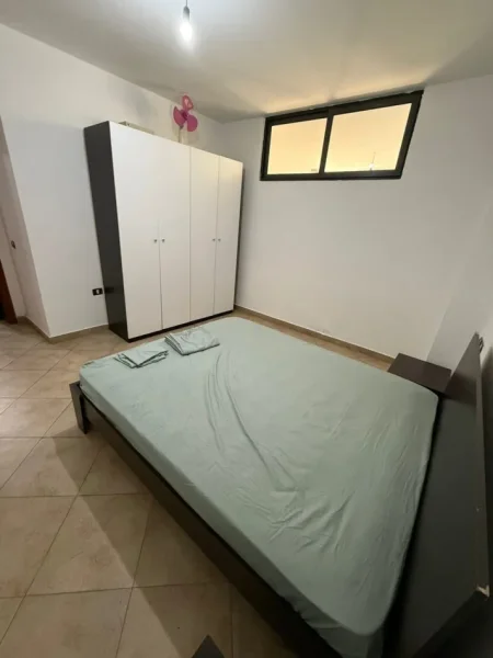 Tirane, jepet me qera apartament 2+1 Kati 1, 85 m² 500 € (Bulevardi Migjeni)