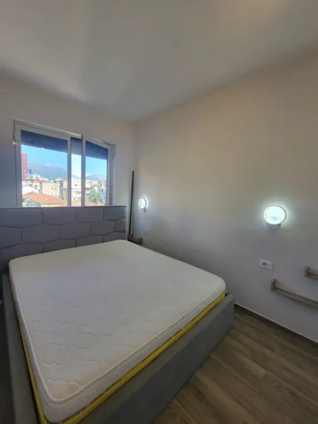 Tirane, jepet me qera apartament 1+1 Kati 4, 55 m² 550 € (Super Apartament 1 1 Afer Auto Kadiu 21 Dhjetori)