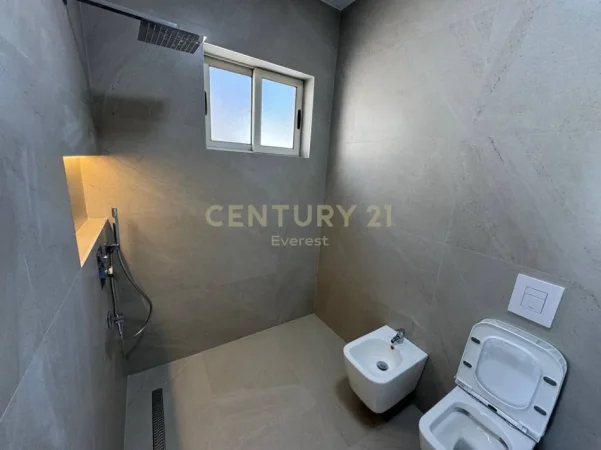 Tirane, shitet apartament 2+1+Ballkon Kati 7, 108 m² 163.000 € (rruga astrit llosha)